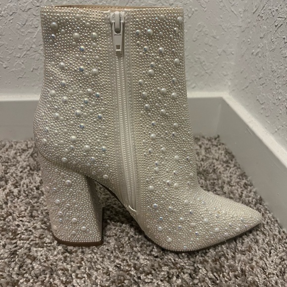 Steve Madden Nellie Boots, White, 7M - NEVER WORN - Picture 5 of 7